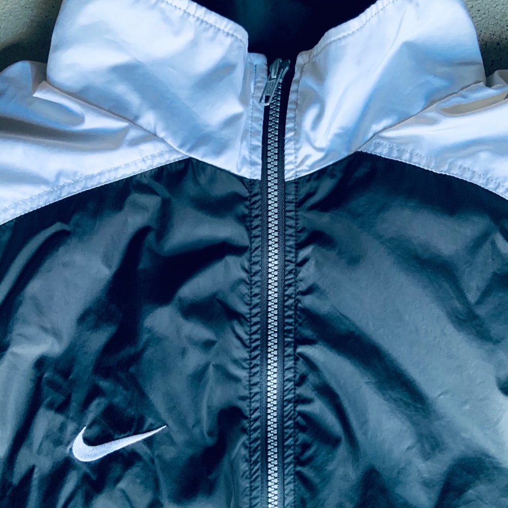 Nike Windrunner - Picture 3 of 4